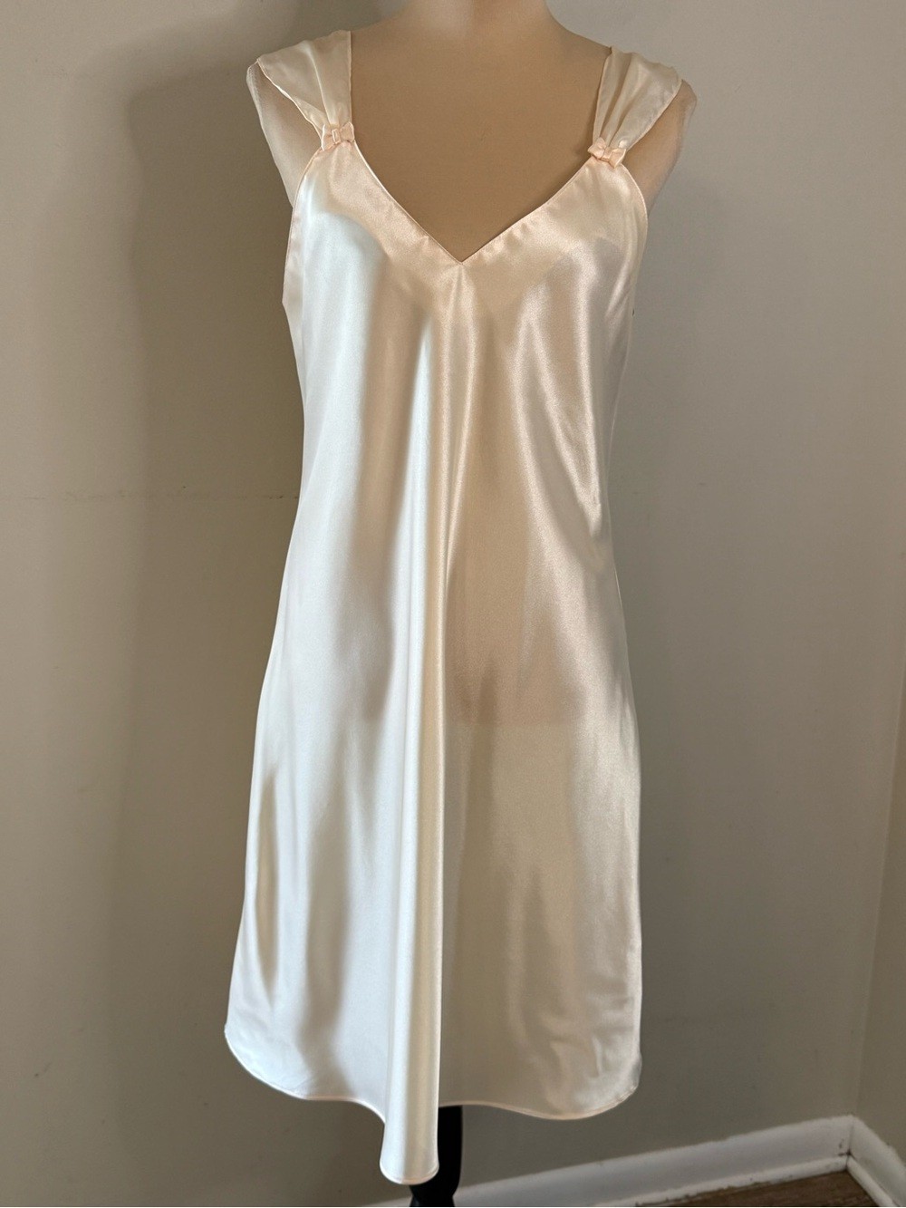 Go Softly champagne nightgown coquette bows SZ LG