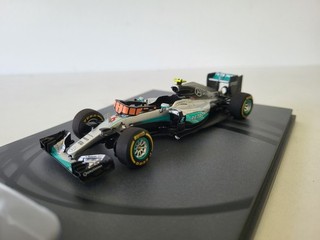 SPARK S5025 Mercedes W07 N°6 2016 (1/43) Modèle imparfait