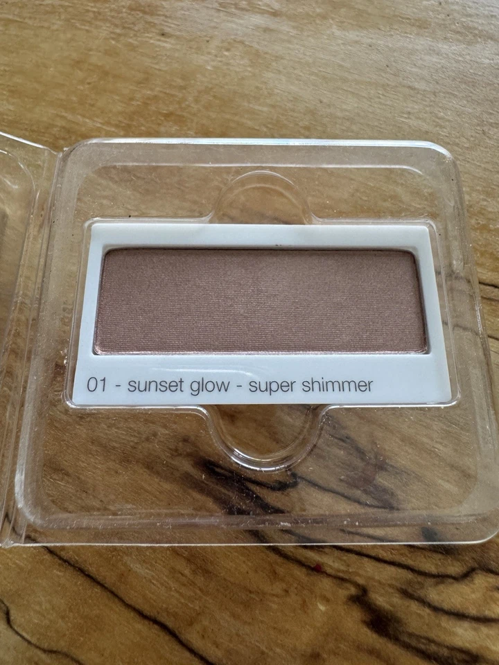 Clinique All About Shadow - 01 SUNSET GLOW - Pacote Blister - Imagem 3 de 3