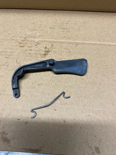 Pre-owned Trigger assembly from a Homelite XL, No 10618 1.6 CID,14" chainsaw - Bild 3 von 3