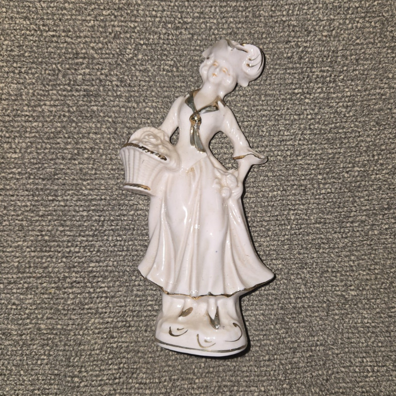 Unmarked Hand Painted White/Gold Porcelain Woman Figurine Japan 1940s 5 in