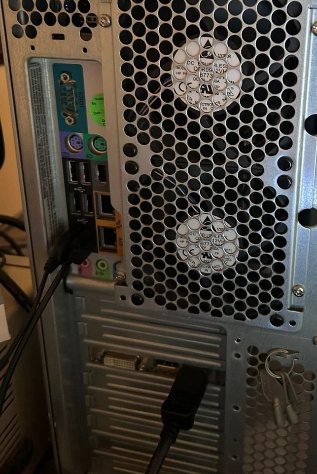 HP Z800 Dual Intel XEON X5620 2.4GHz-12GB RAM-SAS- HD 300Gb SSD + 3 HD 300GB - Imagen 4 de 4