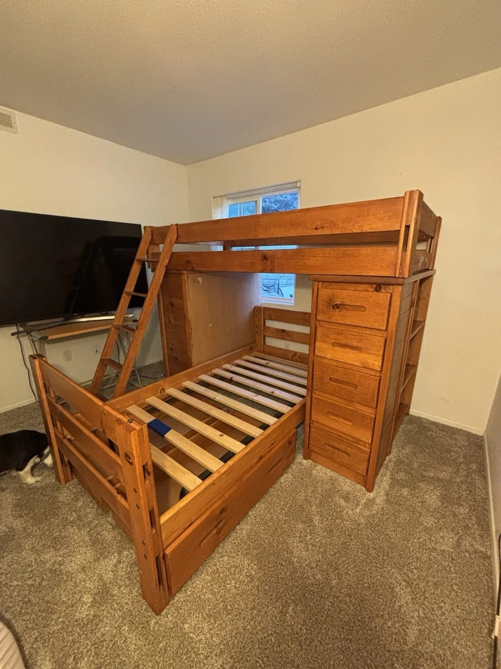 Двухъярусная кровать из массива дерева со столом, хранение в ступеньках - Изображение 3 из 4
