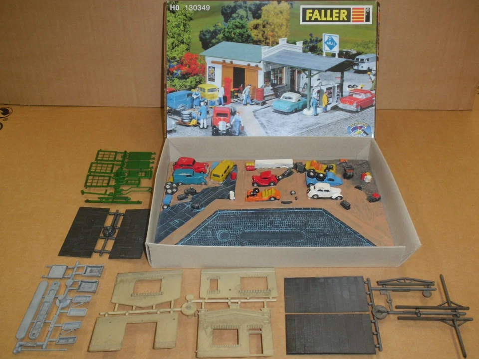 Faller 130349 Tankstelle mit Autoreparatur für Märklin , Roco........ - Bild 2 von 4