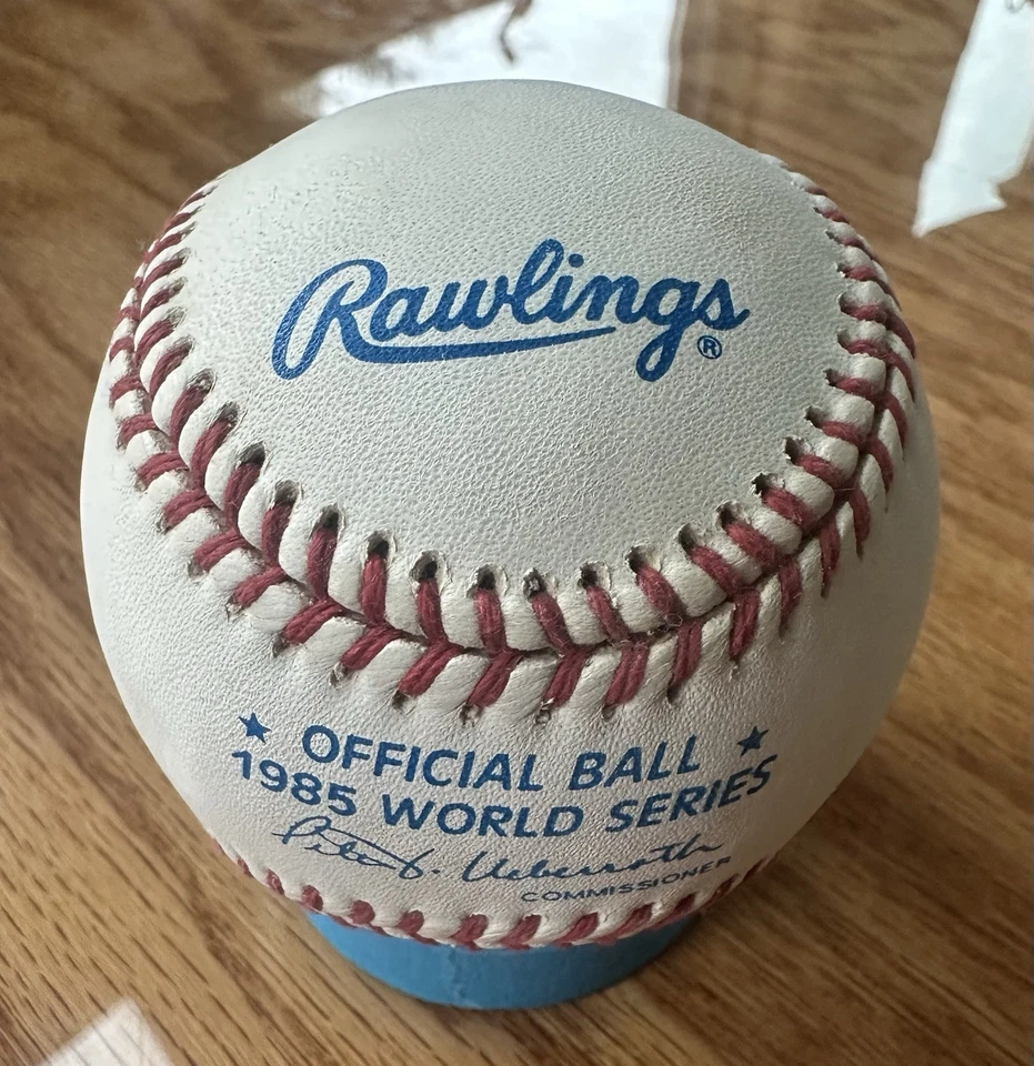 Bola oficial de beisebol da World Series 1985 - Imagem 2 de 2