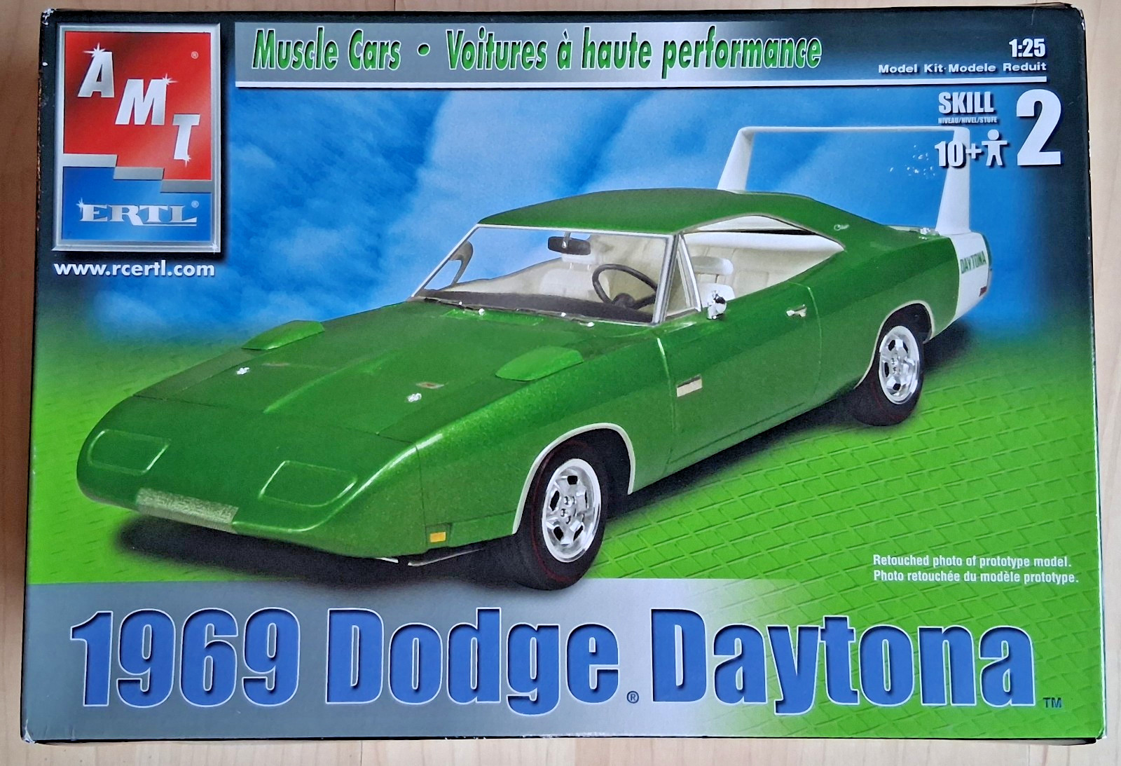 AMT/ERTL 1/25 1969 Dodge Daytona Open box.