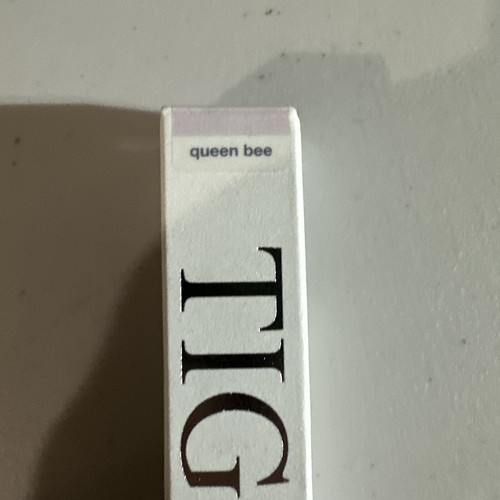 TIGI Queen Bee Luxe Lipgloss Professional Cosmetics, 0.11oz - Imagen 2 de 6