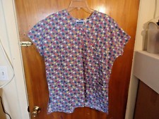 MHD Size M 10-12 Heart  Circle Themed Blue Multi Color Scrubs Top " BEAUTIFUL "