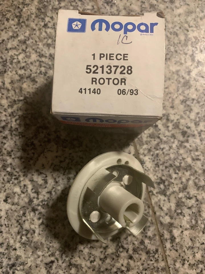 Rotor distribuidor 84-89 Chrysler LeBaron / Laser Mopar 5213728 Foto 3 de 4