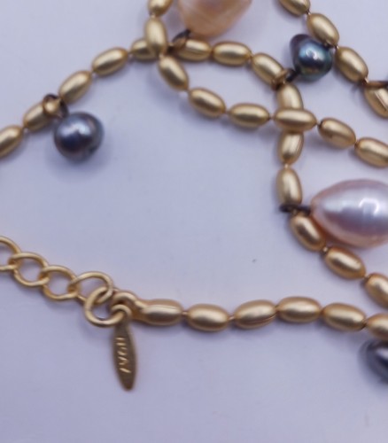 Juego de pendientes collar gota perlas de agua dulce tricolor Avon 2002 sin usar, en caja difícil de encontrar raro - Imagen 4 de 5