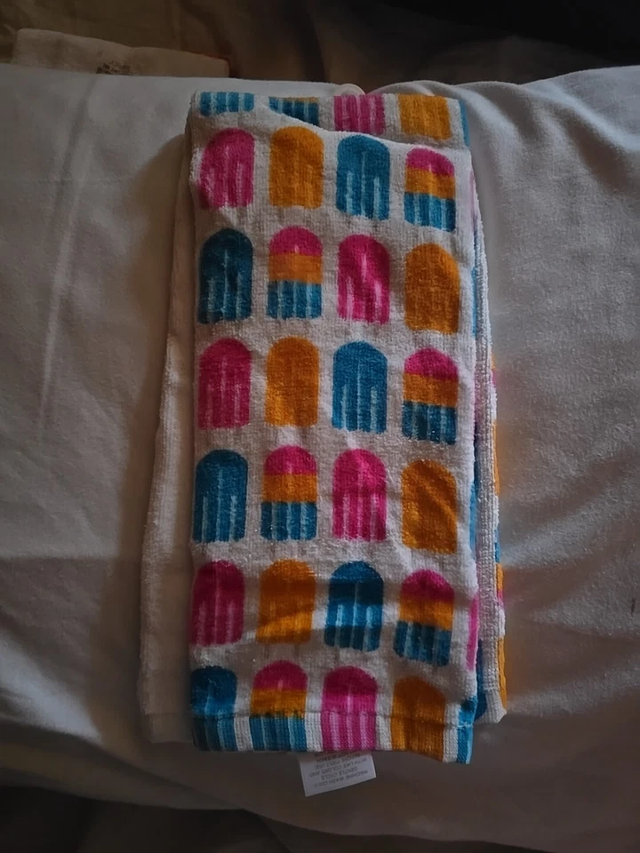 One pack with 2-pieces JCPenny Home Kitchen Towels 100% Cotton - Image 2 of 4