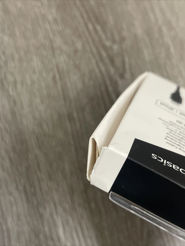 Amazon Basics USB-C Connector 3Ft Black cable charging box damaged - Image 3 of 4