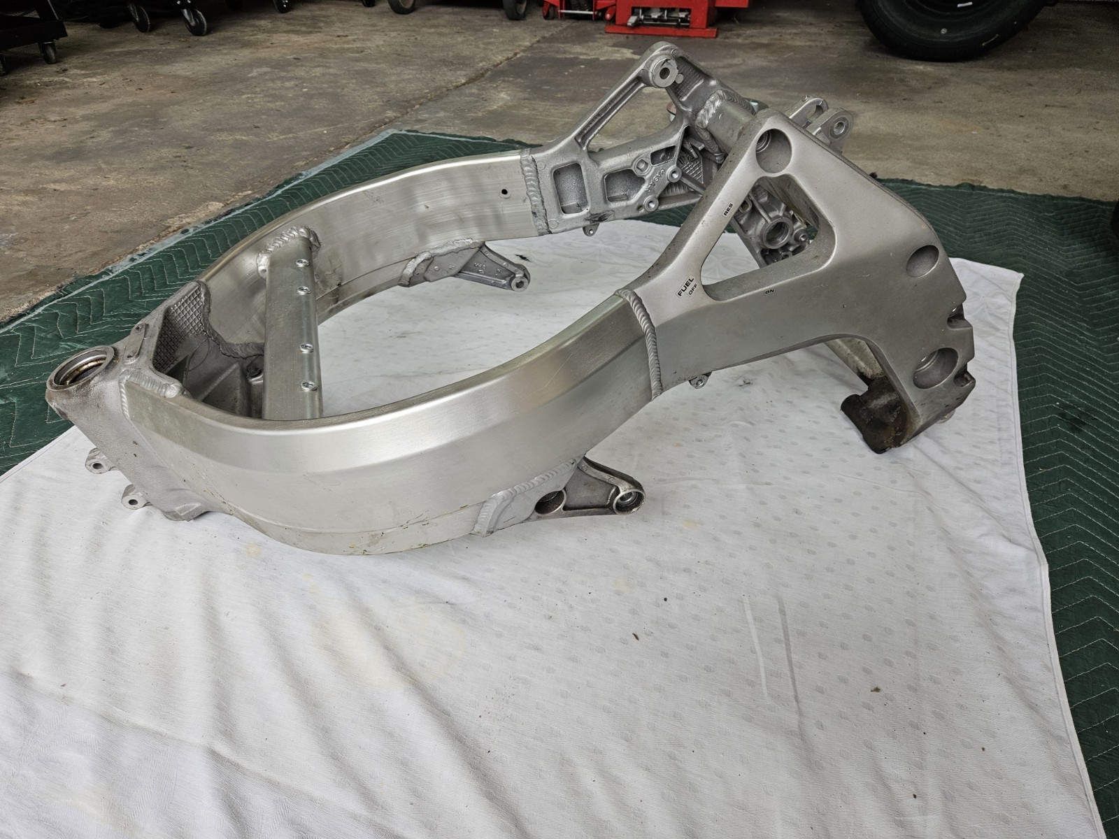 98 99 Honda CBR900RR CBR 900 RR CBR900 OEM Main Frame Chassis Fireblade Clean T