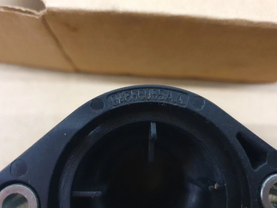 GENUINE MOPAR CHRYSLER GRAND VOYAGER 2007 - 2010 THERMOSTAT HOUSING 04666054AA - Image 3 of 3