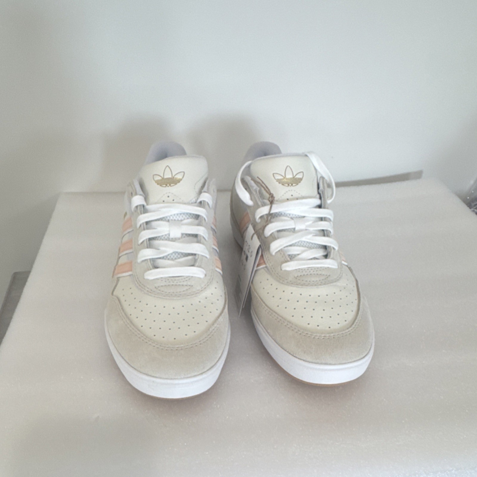 adidas men 11 1/2Tyshawn  White Peach Beige Men's shoes   Leather Suede Low Top thumbnail 2