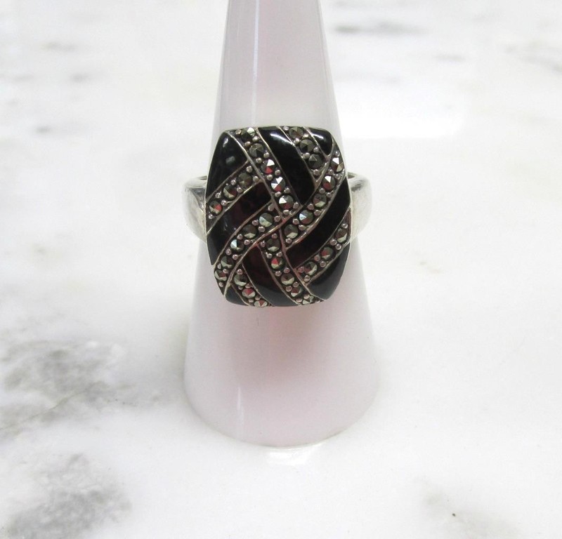 Beautiful Sterling Silver Black Onyx & Marcasite Cocktail Ring ~ 10g ~ 4-E321