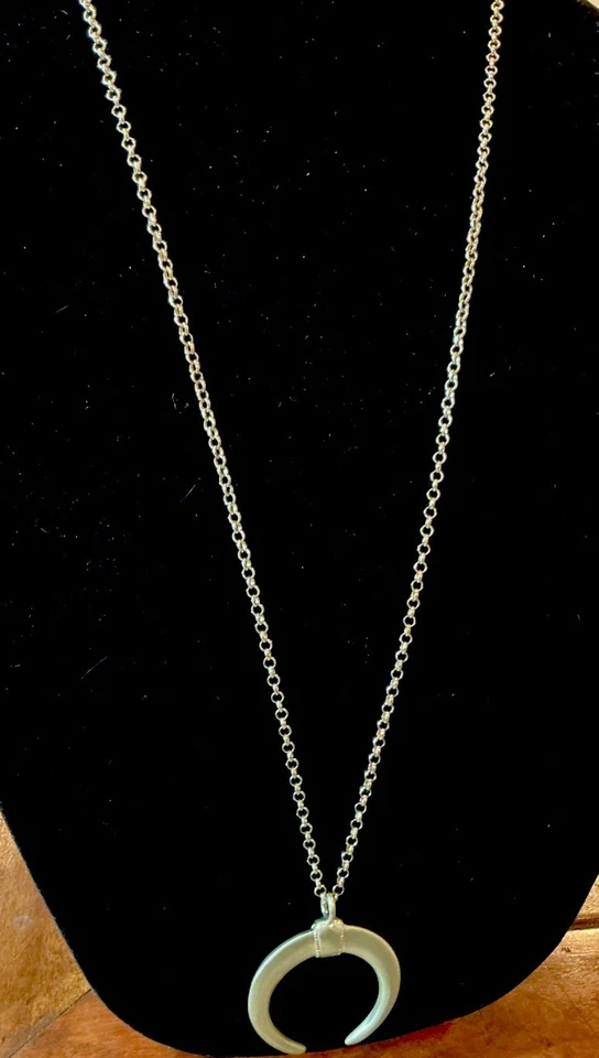 CHICO’S VINTAGE HORN CRESCENT MOON GOLD TONE PENDANT 34” LONG NECKLACE-PRE-OWNED - Image 4 of 4
