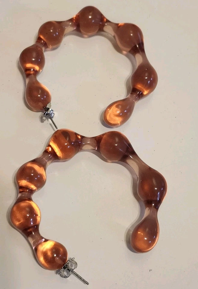 Vintage como nuevo 1 pr. Pendientes de aro con poste perforado "burbuja" rosa dura lucita Foto 2 de 4