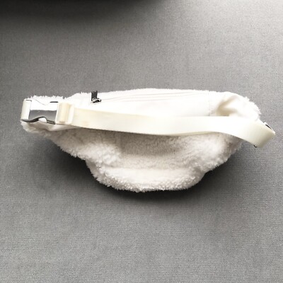【ALO Yoga】SHERPA EXPLORER FANNY PACK アイボリー 海外限定 Explorer Fanny Pack - Ivory | ALO