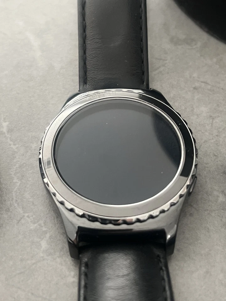Samsung Gear S2 Classic Watch. Leather Bands. Sleek Black Elegant Style. - Image 4 of 4