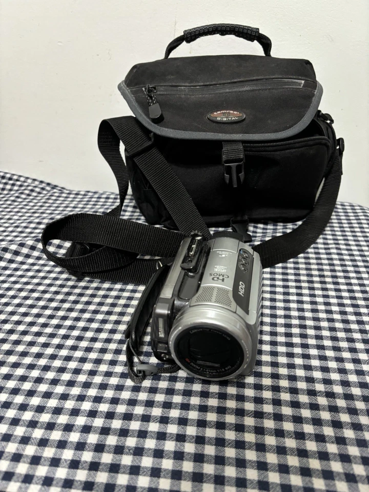 Canon HG10A Camcorder HDD 4GB With Travel Bag / Haven’t Tested It - Image 3 of 4
