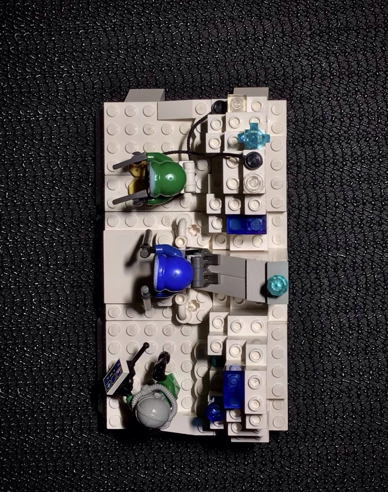 SALE! Minifigures Feature- “Twin Peaks: Arctic Assent” -{VTG Retired 90’s LEGO} - Image 3 of 4