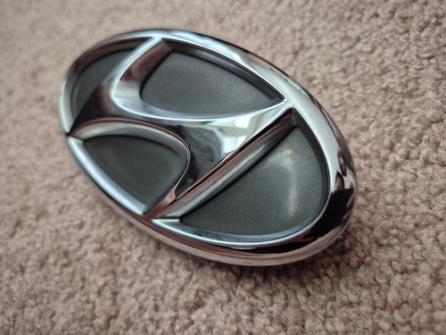 20 21 22 23 HYUNDAI SONATA REAR TRUNK LID EMBLEM RED, 81260-L0000NT2, OEM - Picture 3 of 5