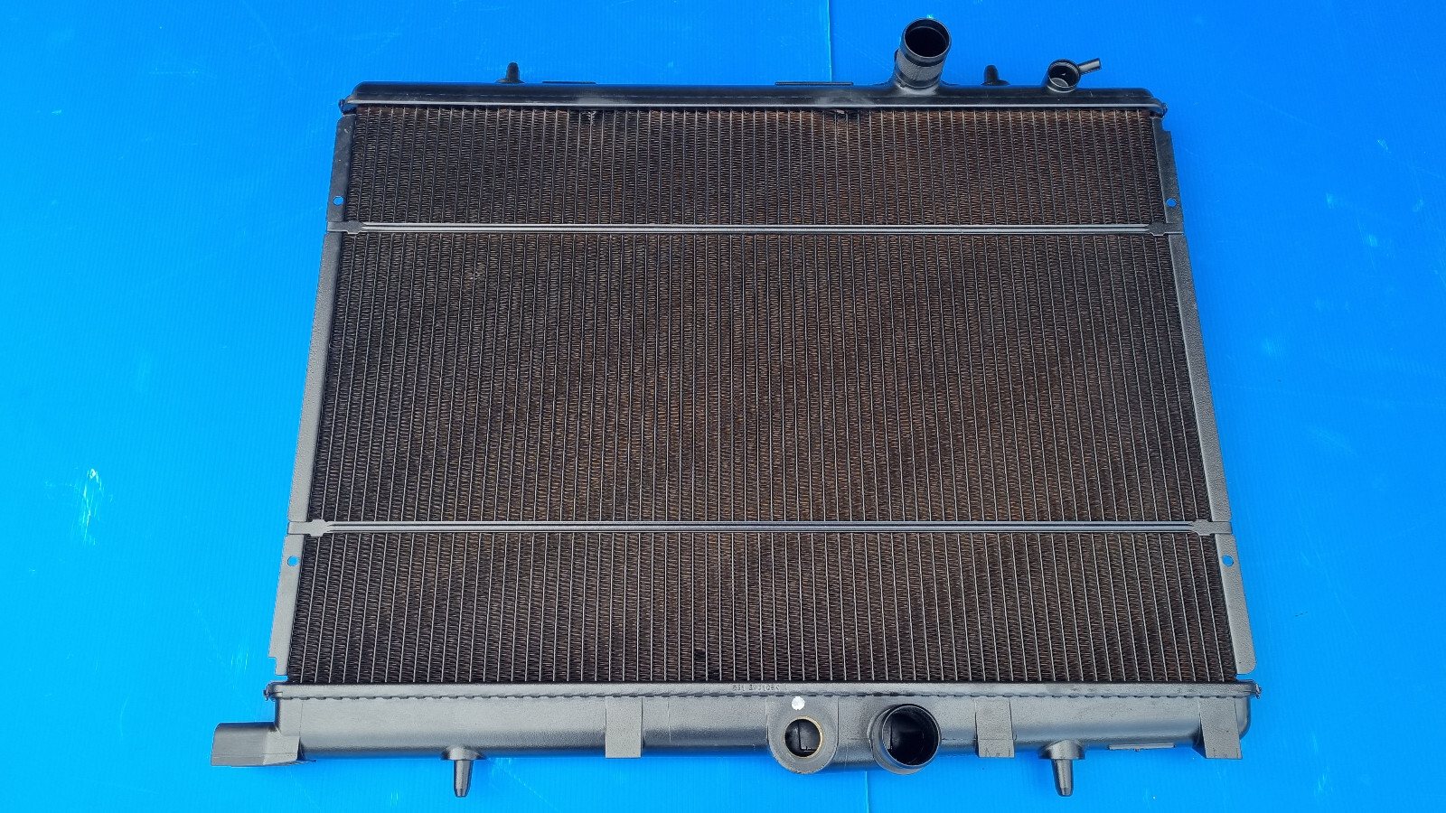 Radiateur moteur Valeo neuf Peugeot 206 pour stopper les fuites de liquide