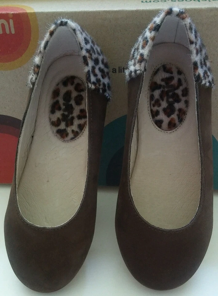 UMI Leola A Tapa Imitación Piel Plana Niñas Pequeñas Talla 10M. Foto 2 de 4