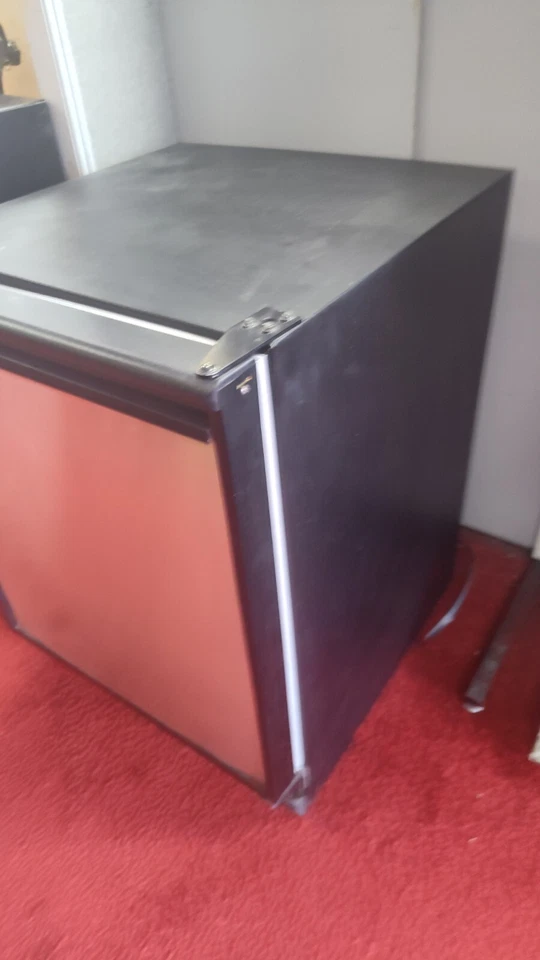 U-Line Refrigerator Or Freezer 3.3 Cubic Ft. Model RLN-29RB-00 Black & Silver - Image 3 of 4