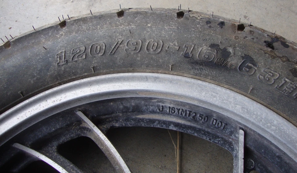 1983 Yamaha XS400 XS 400 Maxim F6 Rueda trasera Neumático de freno de tambor 120/90-16 16" Foto 2 de 3