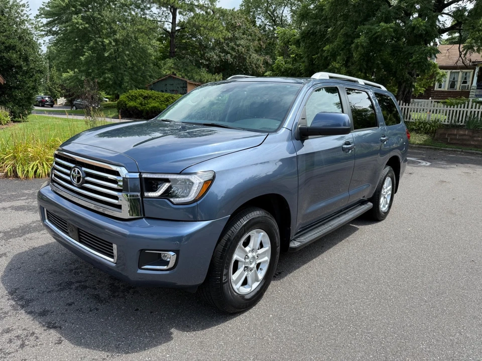 2018 Toyota Sequoia SR5 5.7L 4WD ONLY 47K MILES SHARP - Image 2 of 4
