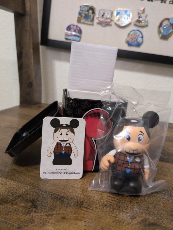 DISNEY Mickey Vinylmation Cast Member Ambassador 3" 