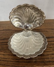 Vtg Silver Plate Scalloped Shell Butter Dish W/ Glass Insert Made In England