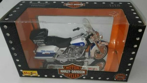 Modellini statici di moto e quad in legno