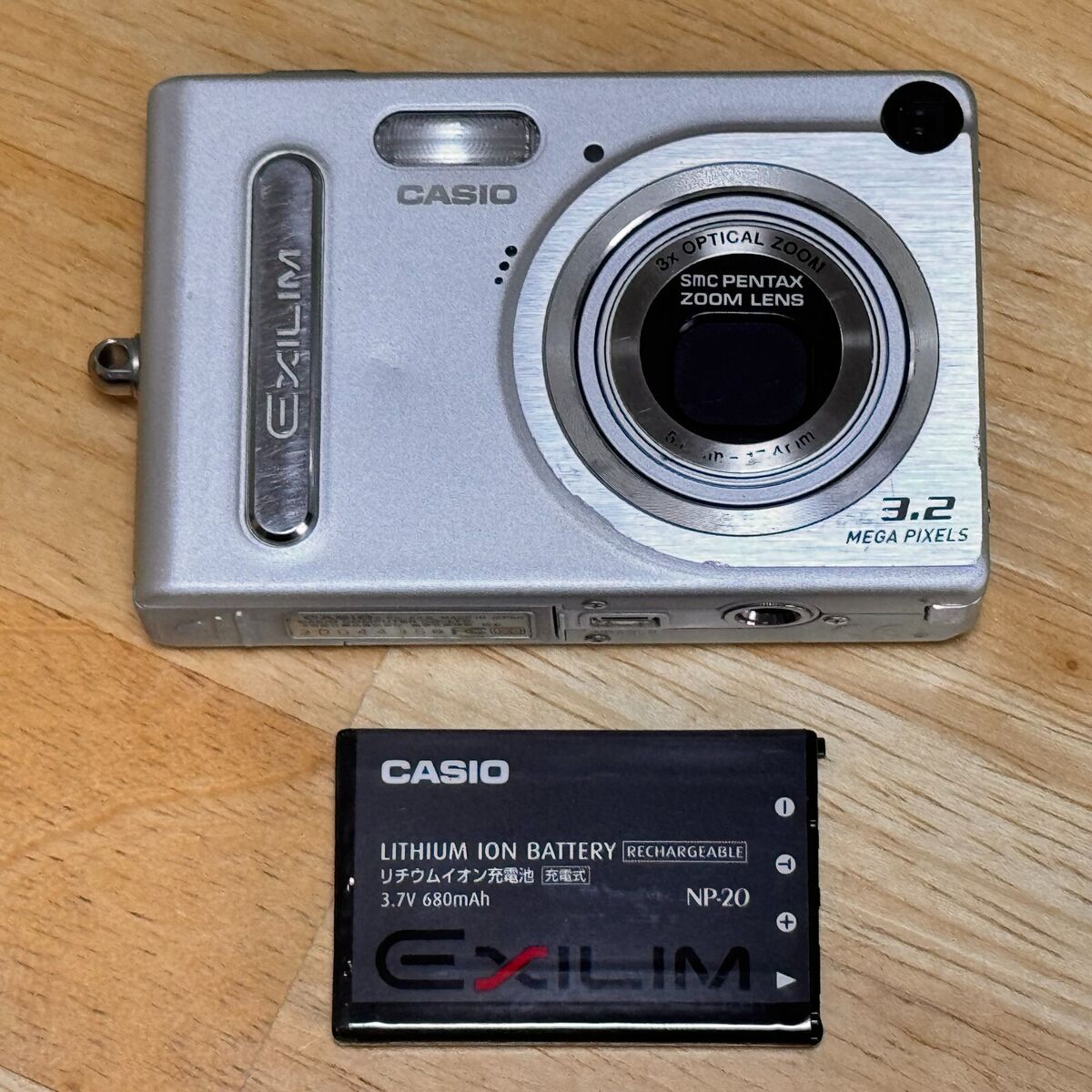 【超安い】 Digital Compact Silver EX-Z3 EXILIM CASIO Camera ONLY Body デジタルカメラ