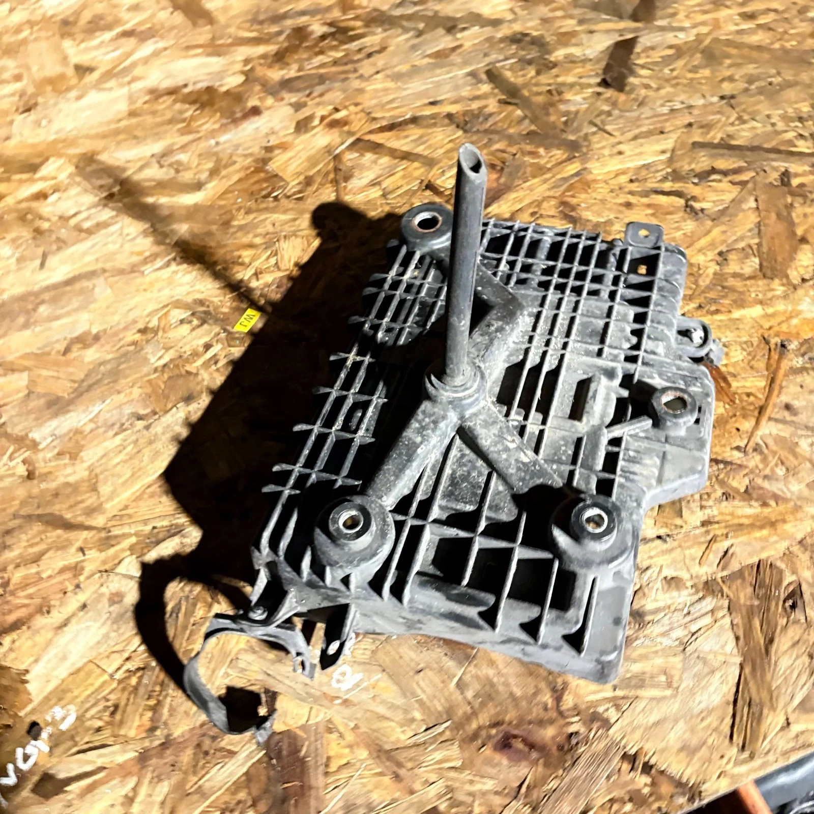 Underside and mounting layout of battery tray 50518764