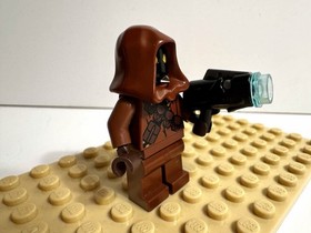 LEGO Star Wars Jawa Straps Minifigure w/ Blaster &ndash; Fits 75059 75097 75136