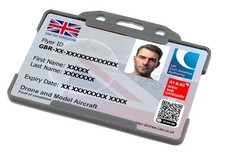 Tarjeta de identificación personalizada con foto de volante de drones e identificación de operador, cordón y soporte