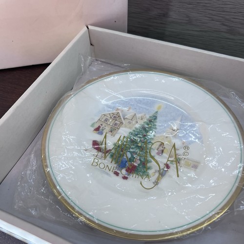 NEW Mikasa Bone China MERRY CHRISTMAS SWEET DISH Dessert Relish Small Plate 7.5” - Picture 2 of 8