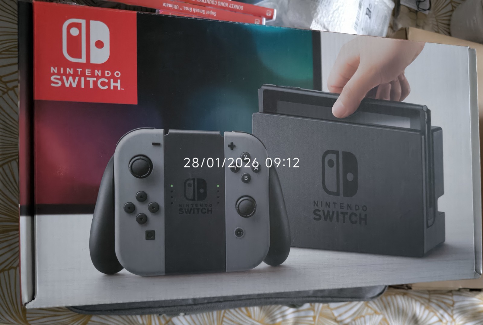 Console Nintendo Switch 32 Go grise avec paire de manettes Joy-Con