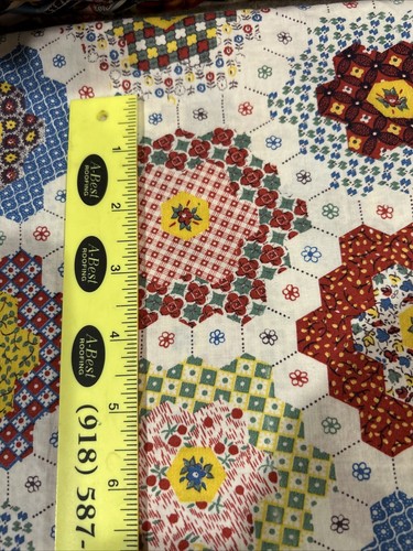 Vintage Grandmothers Flower Garden Cheater Quilt Cotton Fabric - Picture 3 of 3