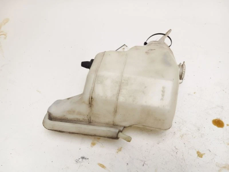 Mitsubishi Outlander 2010 depósito de refrigerante Foto 3 de 4