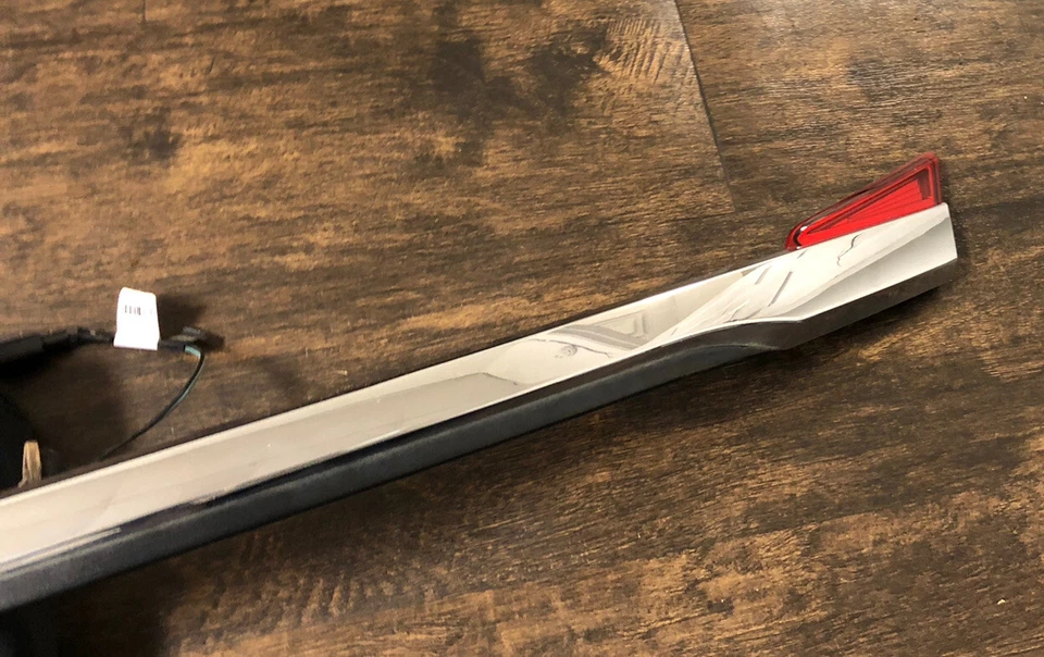 2011-2014 CHRYSLER 200 OEM TAMPA DO PORTA-MALAS ACABAMENTO CROMADO MOLDAGEM LUZES DE LICENÇA ANÚNCIO - Imagem 4 de 4