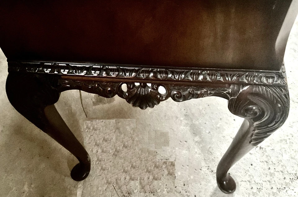 Gabinete de cóctel de caoba renacimiento reina Ana del siglo XX frontones tallados patas Foto 2 de 4