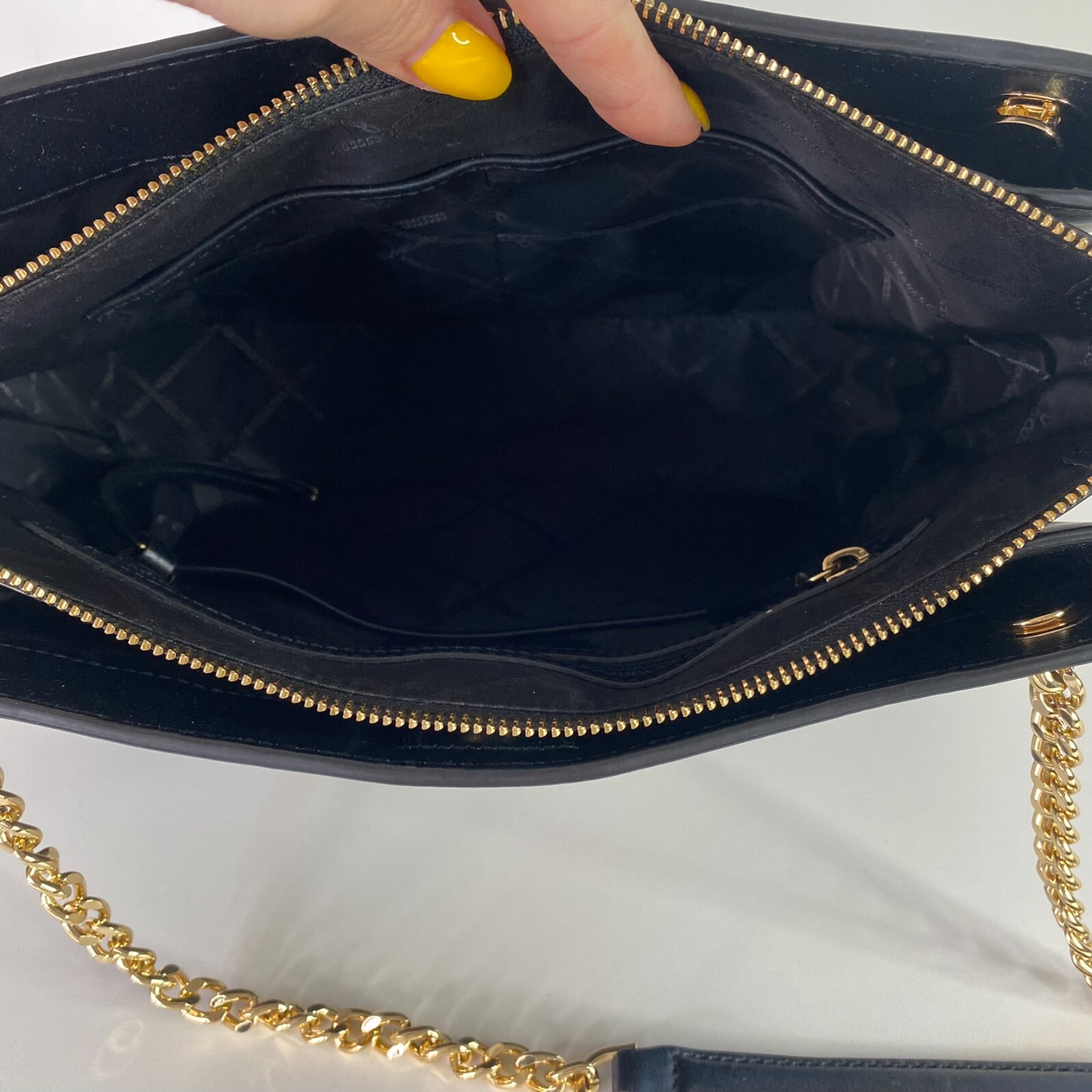 Michael Kors Susan Medium Quilted Leather Shoulder Ba… Gem