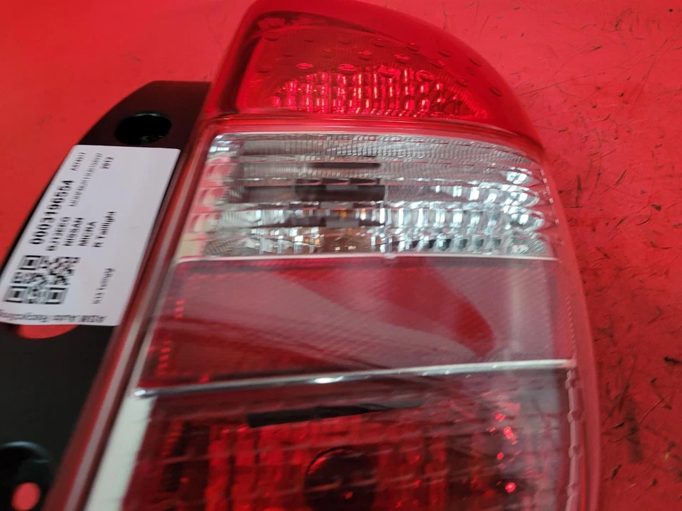 LUZ TRASERA NISSAN MICRA LADO DEL CONDUCTOR OFFSIDE DERECHA 2012 5 PUERTAS Foto 3 de 4