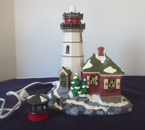 Departamento 56 Snow Village 1995 Christmas Cove Lighthouse con original Caja y cable de luz - Imagen 5 de 13