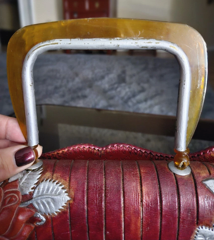 Bolsa de couro vintage Southwestern com alça de acrílico trava de giro - Imagem 2 de 4