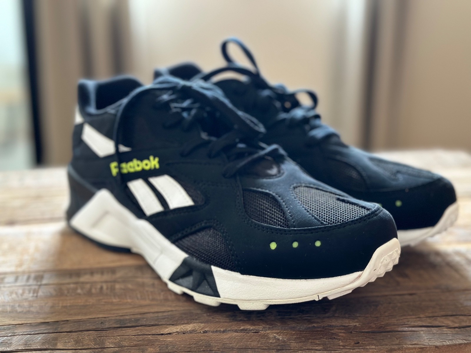 SAOLA Reebok Uomo Aztrek NERO BIANCO GIALLO SOLARE Taglia 9